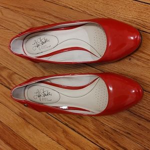 Life Stride red round toe heels, size 8.5 W